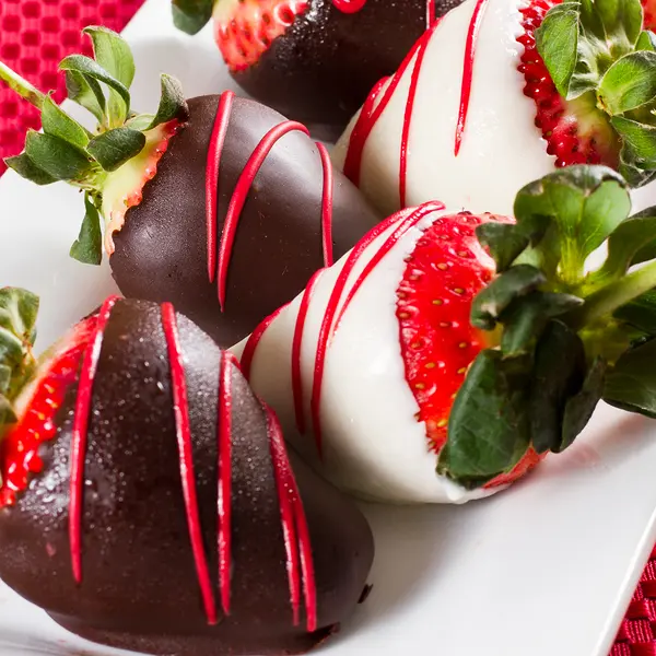 Classic Chocolate Dipped Strawberries