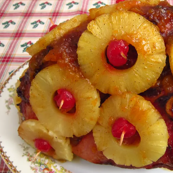 Old Fashioned Baked Glazed Ham with Pineapple