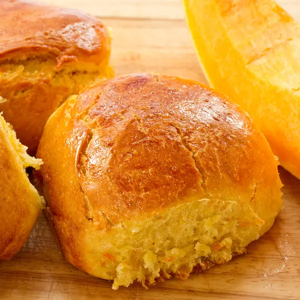 Pumpkin Dinner Rolls