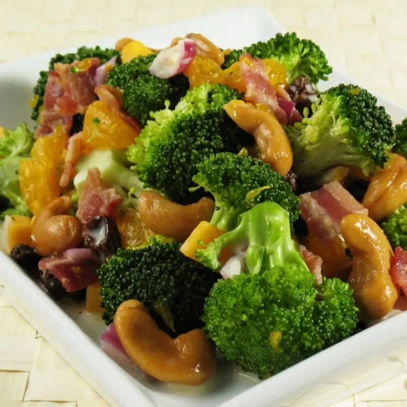 Stir Fry Broccoli With Bacon and Cashews