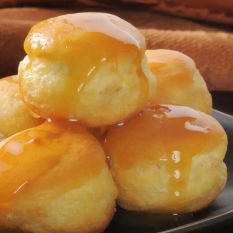 Ice Cream Puffs with Caramel Sauce