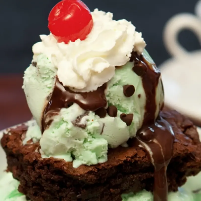 Brownie Sundae With Chocolate Sauce