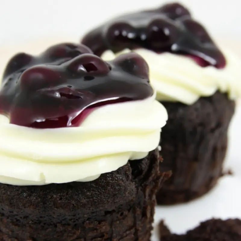 Individual Chocolate Cakes With Creamy White Chocolate Frosting