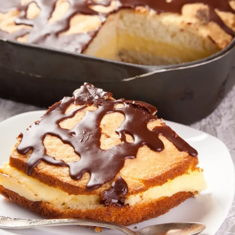 Sponge Cake With Vanilla Cream Filling