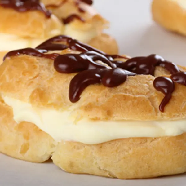 Chocolate Eclairs With Vanilla Pastry Cream