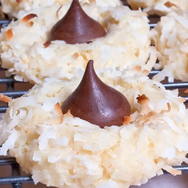 Chocolate Kiss Macaroon