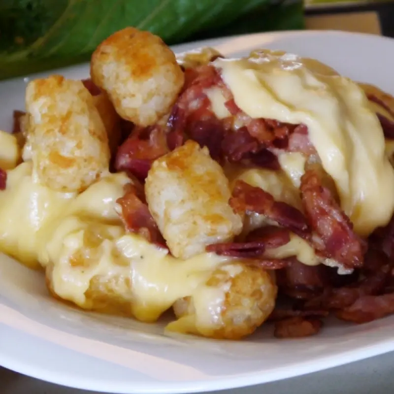 Tater Tots With Cheese Sauce