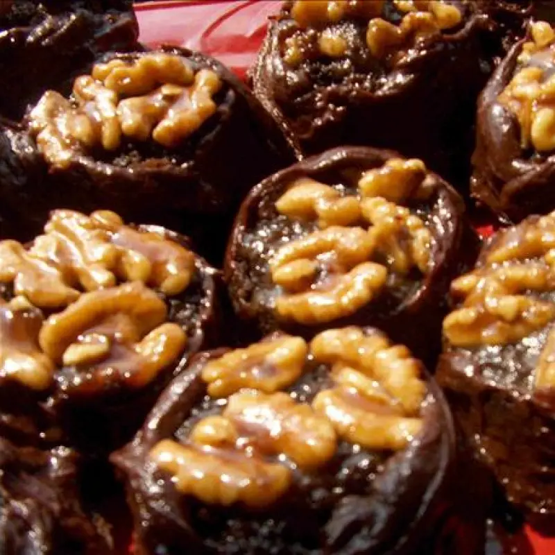 Upside-Down Ooey Gooey Chocolate Cupcakes