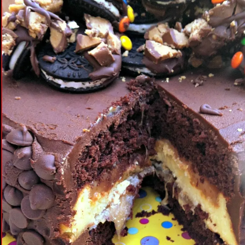 Double Layer Chocolate Cheesecake Caramel Oreo Cake