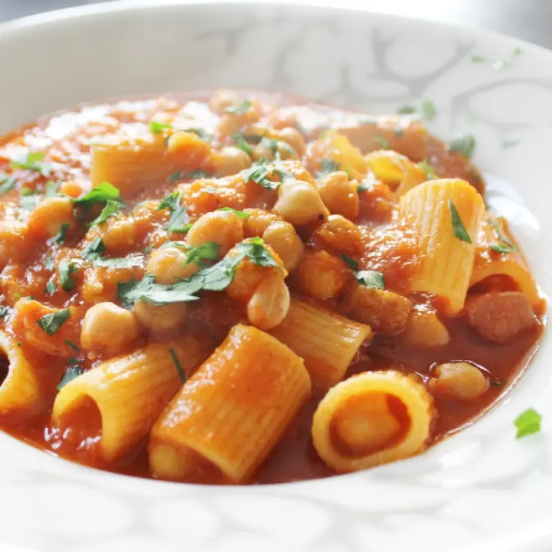 Mezze Maniche Con Ceci e Pancetta