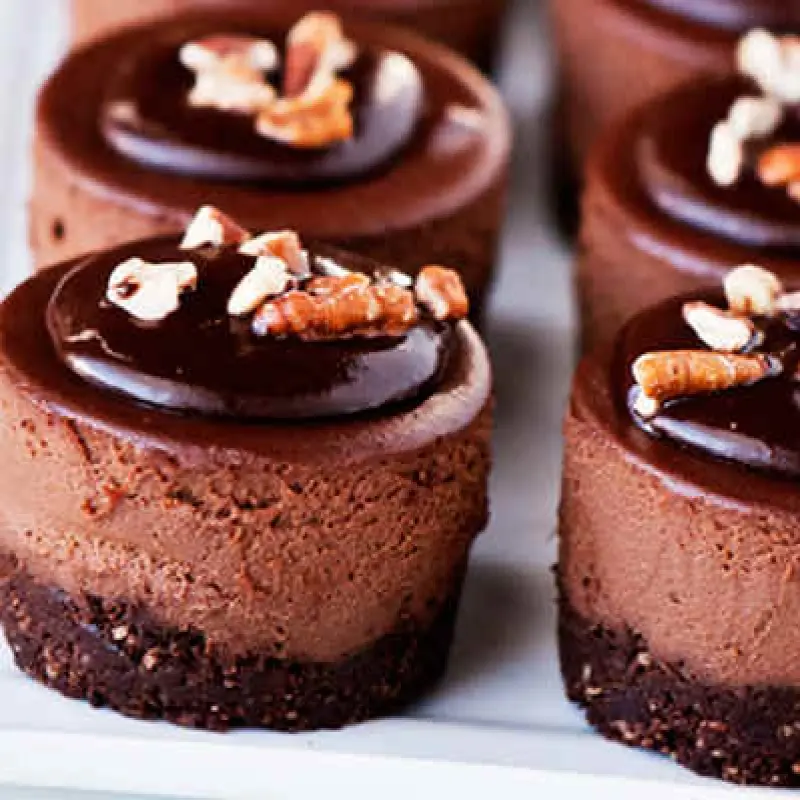 Raw Mini Chocolate Cream Cakes