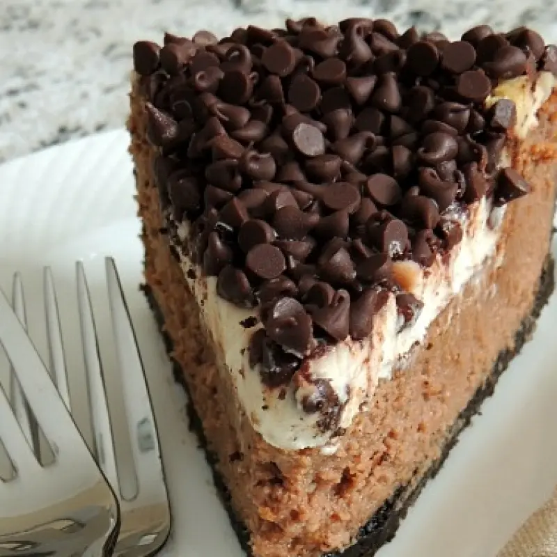 Baileys Irish Cream Chocolate Chip Cheesecake