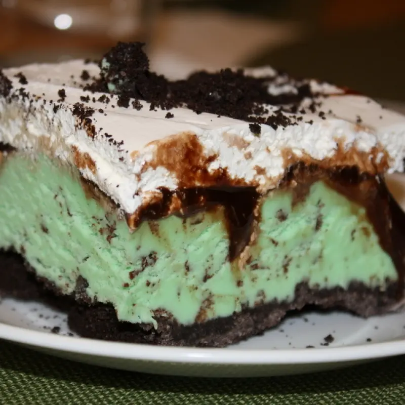 Mint-Oreo Frozen Dessert