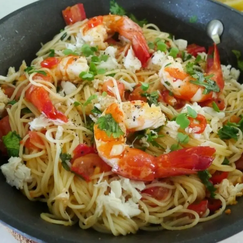 Lemon Prawn and Crab Meat Spaghettini