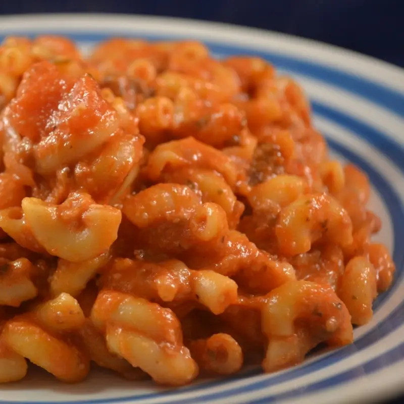 Beef & Macaroni Cheesy Casserole