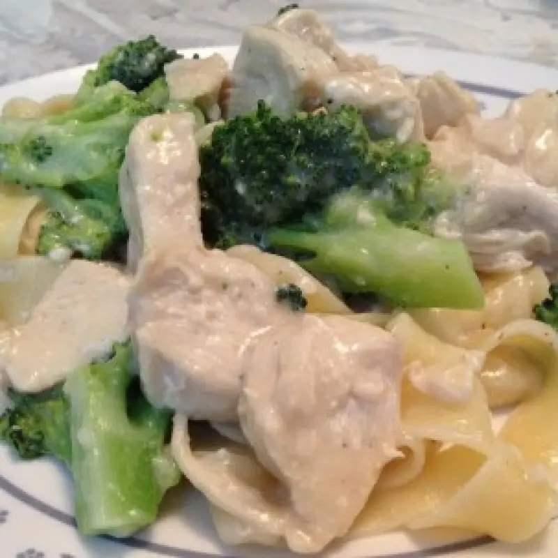 Broccoli and Chicken Alfredo