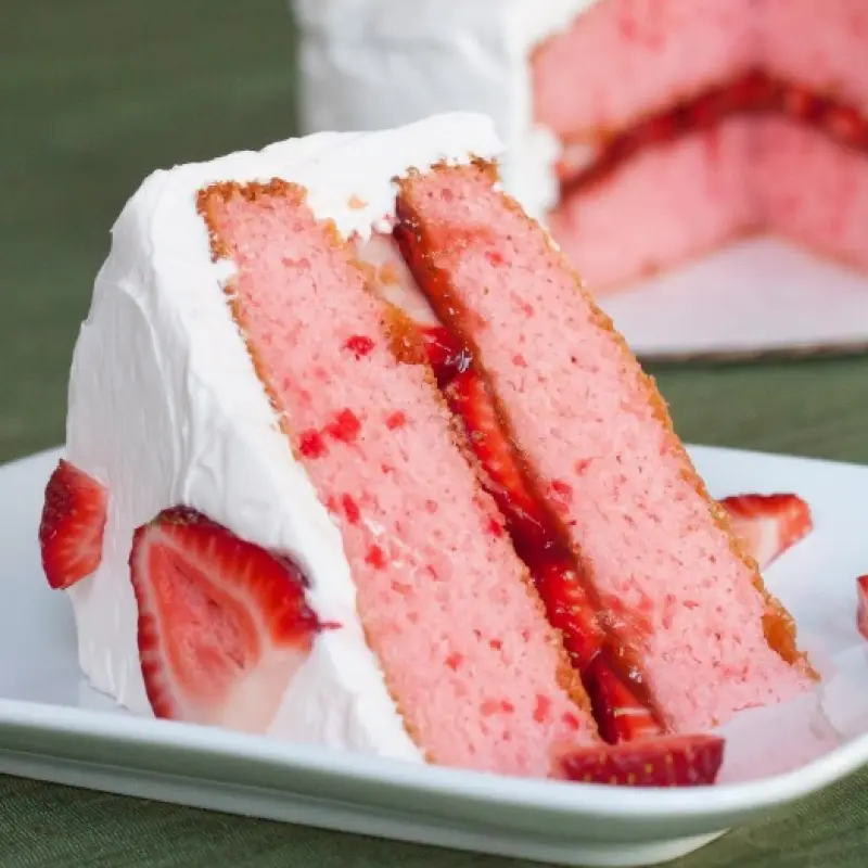 Strawberry Cake and Cream Cheese Frosting