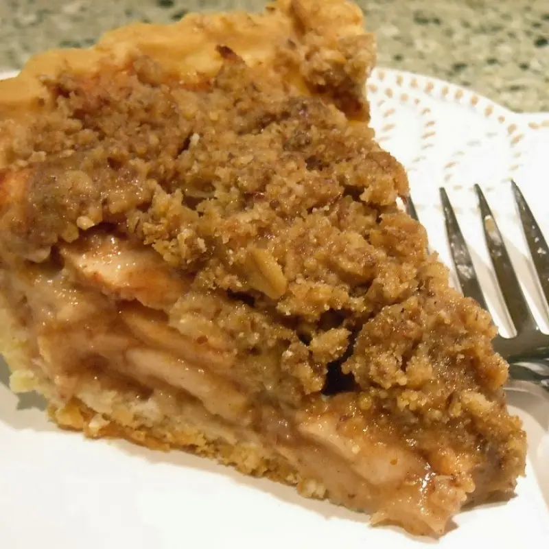Apple Pie With Crumble Topping
