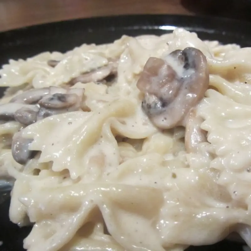 Farfalle with Creamy Mushroom Sauce