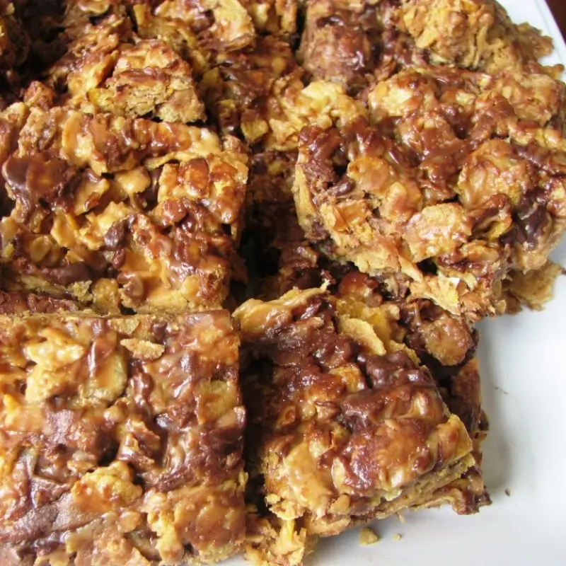 No Bake Peanut Butter and Chocolate Chip Cornflake Bars