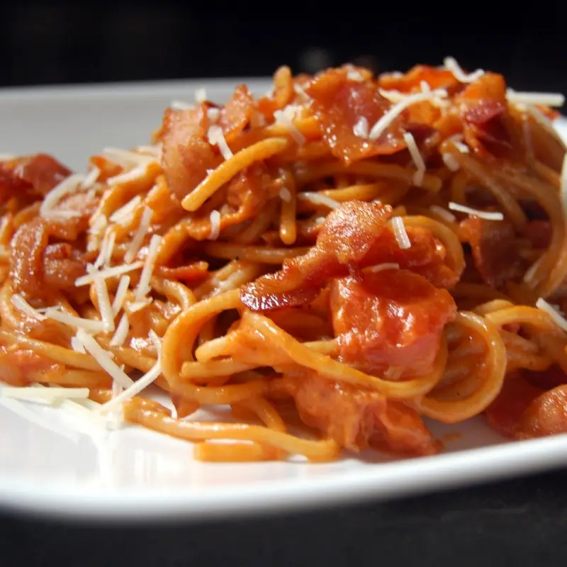 Bacon Spaghetti with Tomato Cream Sauce