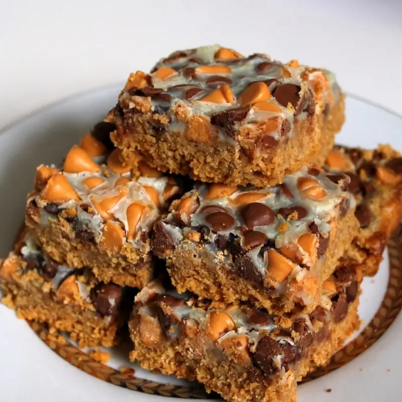 Peanut Butter and Chocolate Chip Bars