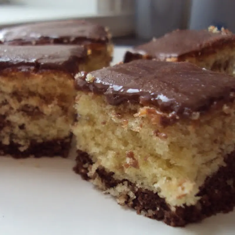 Chocolate And Vanilla Cake