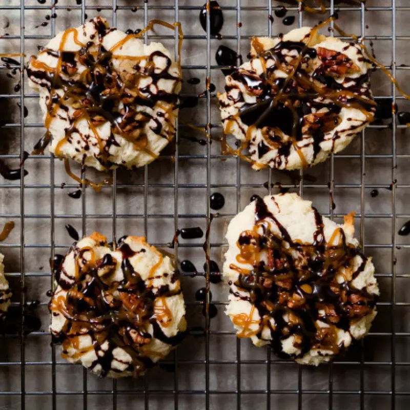 Turtle Cheesecake Cookies