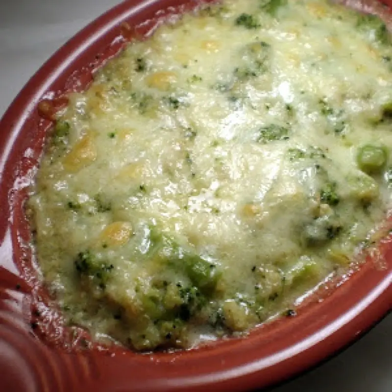 Baked Broccoli Quinoa Mac n Cheese