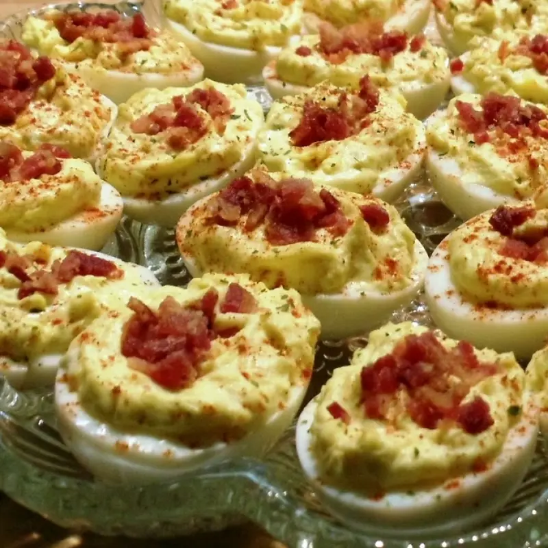 Divine Deviled Eggs With Bacon Bits
