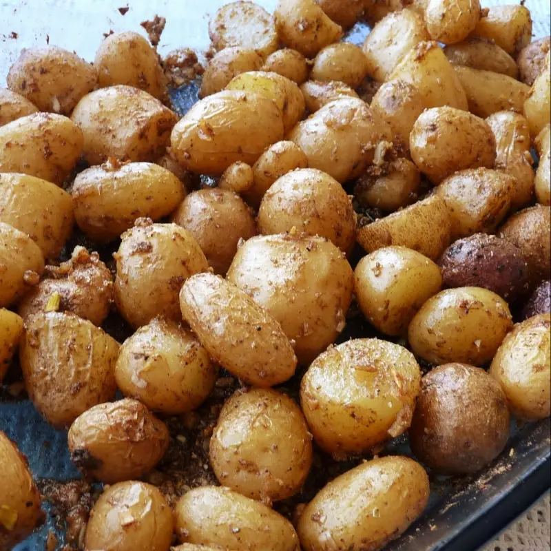 Spicy Garlicky Roasted Potatoes