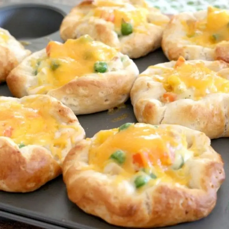 Easy Chicken Pot Pie Puffs