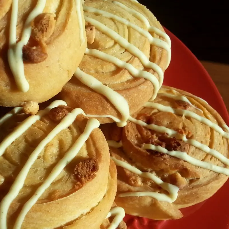 White Chocolate And Cream Buns