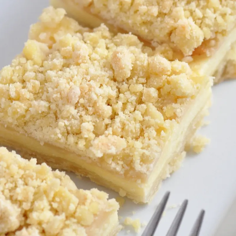 Cheesecake Apple Streusel Bars