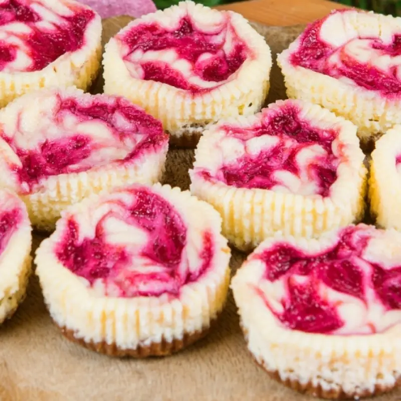 Strawberry Swirl Cheesecake Cupcakes