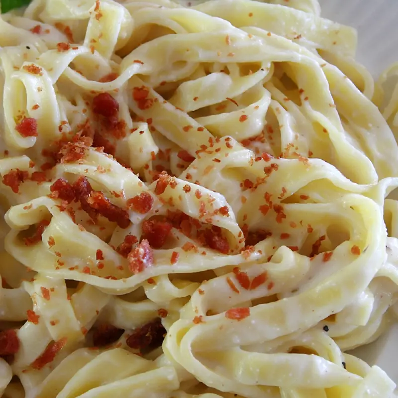 Linguine Alfredo With Bacon Bits