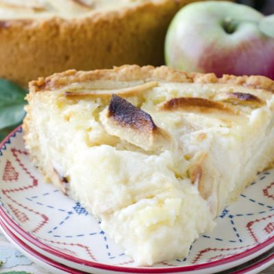 Sour Cream Apple Pie Dessert for Thanksgiving Autumn Fall l Homemade Recipes http://homemaderecipes.com/course/desserts/14-homemade-apple-pie-recipes