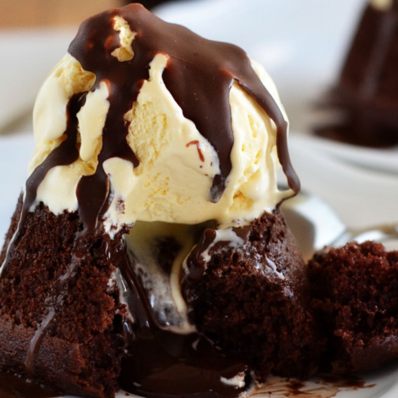 Easy Chocolate Molten Lava Cakes Recipe